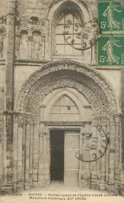 Ruffec — Portal romano da Igreja classificado como Monumento Histórico (século XII)