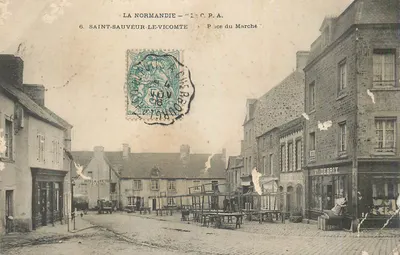 Bilhete postal antigo A Normandia Saint Sauveur le Vicomte Praça do Mercado