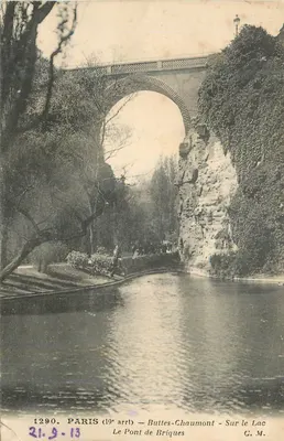 Bilhete postal antigo Paris (19º arrondissement) Bulles Chaumont Sobre o Lago O Ponte de Tijolos