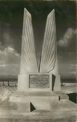 Monumento aos primeiros franceses a atravessar o Atlântico Norte — J. Assolant, R. Lefevre, A. Lottin — editor não visível