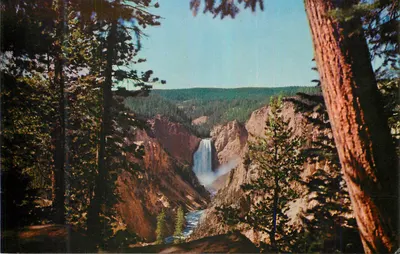 Cachoeira do Yellowstone — vista panorâmica — editor não identificável