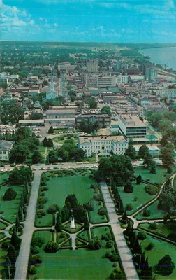Vista aérea da cidade — editor e número de série não legíveis