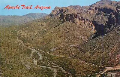 Apache Trail, Arizona — paisagem montanhosa com estrada sinuosa — editor não visível