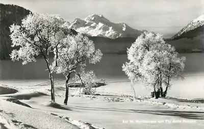 Am St. Moritzsee mit Piz della Margna — paisagem invernal nevada — editor não visível