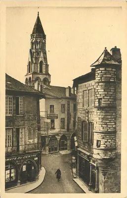 Tomatis du Centre — vista da rua com a torre da igreja — editor não identificado