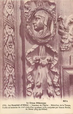 La Creuse Pitteresque — Interior da Igreja — Medalhão da Virgem, bancos e madeiraria do século XVIII, esculpidos por Simon Bouner, de Menat (Puy-de-Dôme)