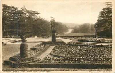 Castelo de Warwick — vista do conservatório — Foto J. J. Ward, Coventry