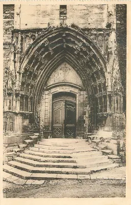 Portal gótico da igreja — detalhes arquitetônicos — editor desconhecido