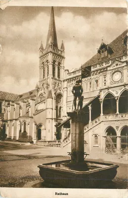 Rathaus — Piazza central com fonte e igreja — editor não identificado