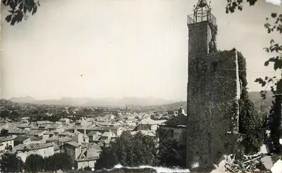 Bilhete postal moderno Vaison la Romaine O Sino e a Cidade