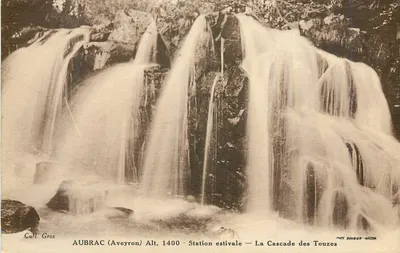 Aubrac (Aveyron) — A Cascata das Touzes — Estação de Verão — Alt. 1400 — Fot. Gombier-Macon