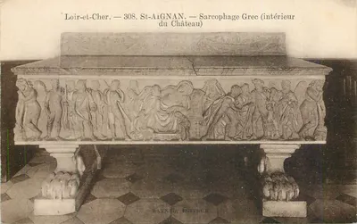 St-Aignan — Sarcófago Grego (interior do Castelo) — Raynald, editor 308