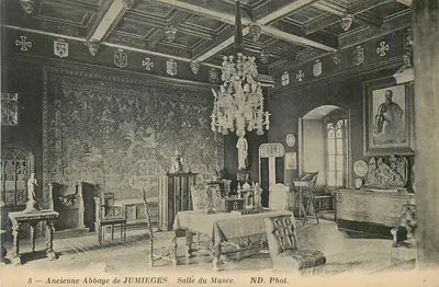 Antiga Abadia de JUMIEGES — Sala do Museu — ND. Fot.