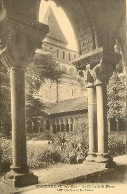 Moissac — O Claustro de São Pedro — Século XIII e a torre sineira