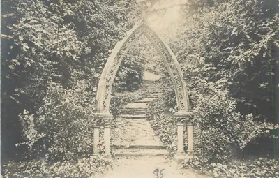Portal gótico em um parque — editor desconhecido, número de série 35