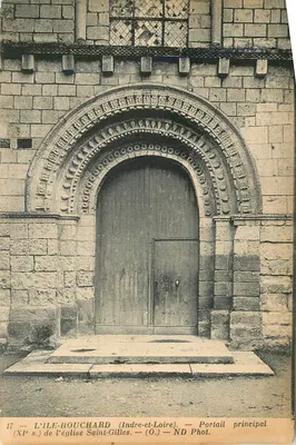 L'ÎLE-BOUCHARD — Portal principal da Igreja de São Gil (século XI) — (O.) — ND Fot.