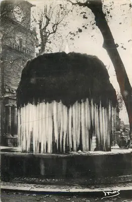 Fontaine com cascata — Praça da República — Imprensa Nor