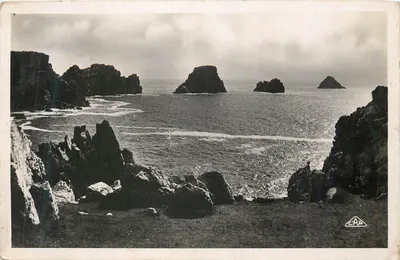 Costa rochosa — vista do mar com ilhas — editor C.A.P.S. n° 1234