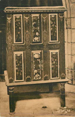 Armário esculpido — interior de catedral — Ramuntcho