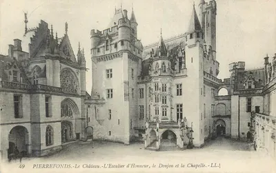 Pierrefonds - Le Château, l'Escalier d'Honneur, le Donjon et la Chapelle - LL.