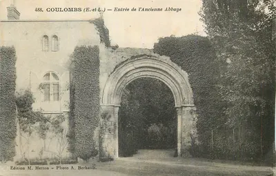 Coulombs (E-et-L.) — Entrada da Antiga Abadia — Edição M. Metton, Foto A. Berhault