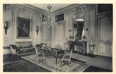 Sala de jantar ricamente decorada — interior de um castelo ou residência aristocrática — editor não identificado