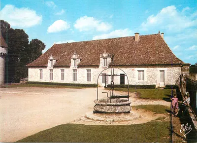 Castelo de la Motte — vista do parque com poço — Editor Elcé