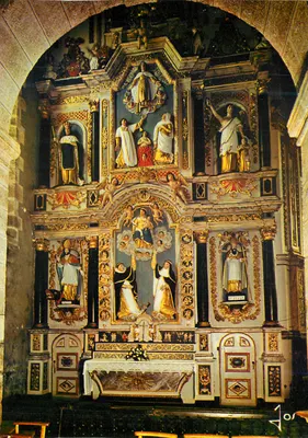 Altar barroco decorado com estátuas — editor desconhecido, número de série não visível