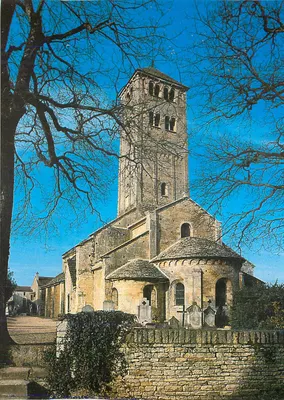 Igreja de São Pedro de Saint-Pierre-du-Mont — vista geral — editor não visível