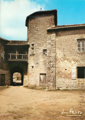 Castelo de Faron — vista da praça e da torre — 2. Faron