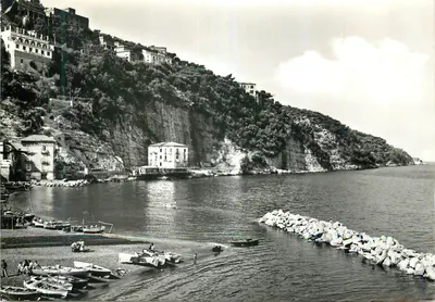 Vista da costa amalfitana — Amalfi — editor desconhecido, número de série ilegível