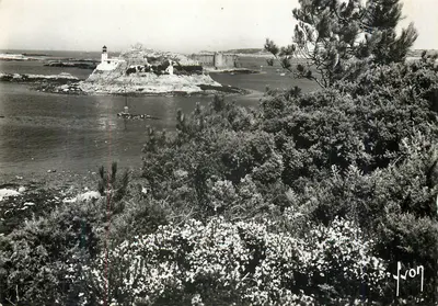 Farol da ilha de Yeu — vista da costa — editor Fron, n° 147