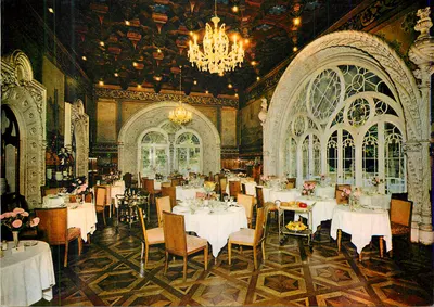 Sala de jantar decorada — interior de um castelo — editor não visível