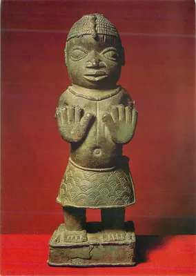 Estátua de bronze da África — museu — editor não visível