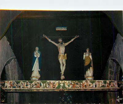 Cristo na cruz — cena religiosa esculpida — Jos