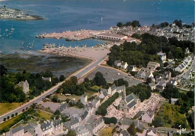 Vista aérea de Saint-Jacques-sur-Mer — porto e igreja — editor não identificado, número de série não visível