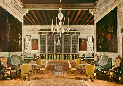 Sala de jantar do castelo de Fontainebleau — interior ricamente decorado — editor não identificado