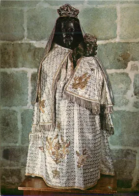 Estátua da Virgem Preta — editor não visível — número de série ilegível
