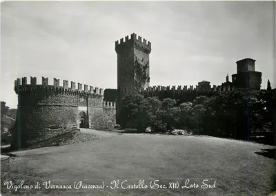 Castelo de Vigoleno di Vernasca (Piacenza) — vista sul sul do castelo do século XII