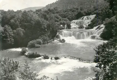 Cascata do rio — paisagem natural — editor desconhecido, número de série ilegível