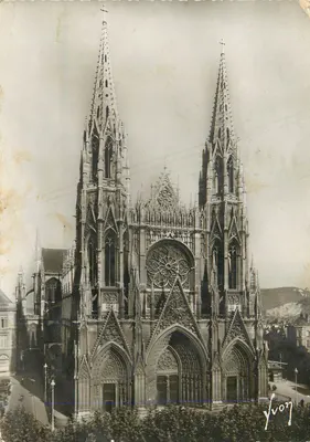 Catedral de Nossa Senhora de Lyon — vista frontal — Yvon
