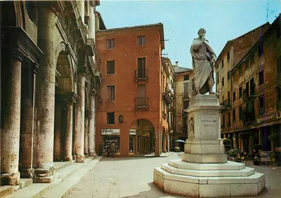 Piazza del Mercato — estátua de Vittorio Alfieri — editor desconhecido