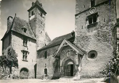 Igreja e torres do castelo de Lézignan — editor Léon Lison, número de série não visível