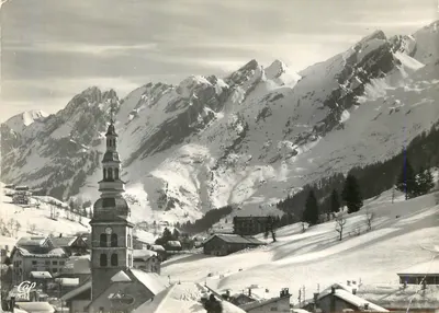 Village alpin enneigé — éditeur CAF, n° de série non lisible