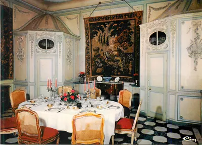 Sala de jantar — interior de um castelo — editor Ciny, número de série não visível