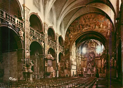 Interior da igreja — vista do altar e da nave — Cim