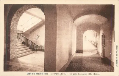 Abadia de São Benedito de En-Calcat — Dourgne (Tarn) — A grande escada e o Claustro