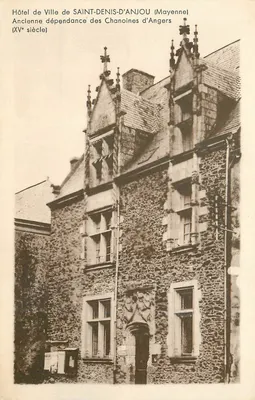Hôtel de Ville de SAINT-DENIS-D'ANJOU (Mayenne) — Ancienne dépendance des Chanoines d'Angers (XVe siècle)