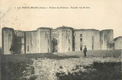 La Ferté-Milon (Aisne) — Ruínas do Castelo — Facha vista de frente — Editado por Bélofme