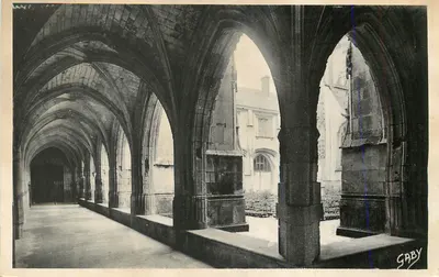 Corredor gótico — Abadia de Saint-Martin de Tours — Gaby